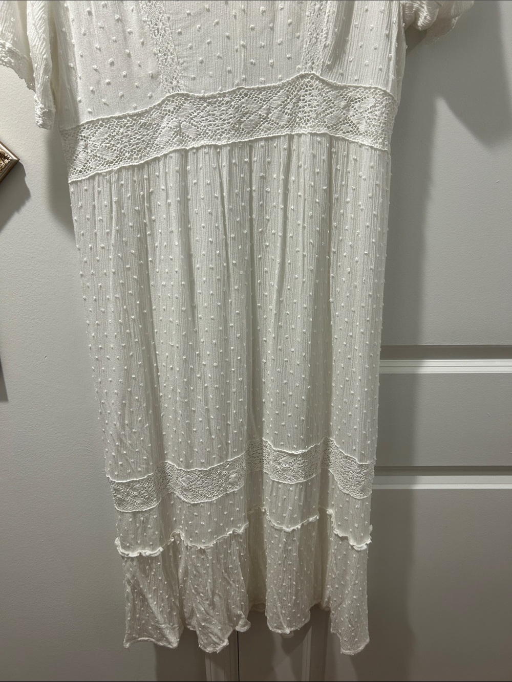 Knox Rose White Swiss Dot V-Neck Midi Dress with Lace Bands - Picture 2 of 7